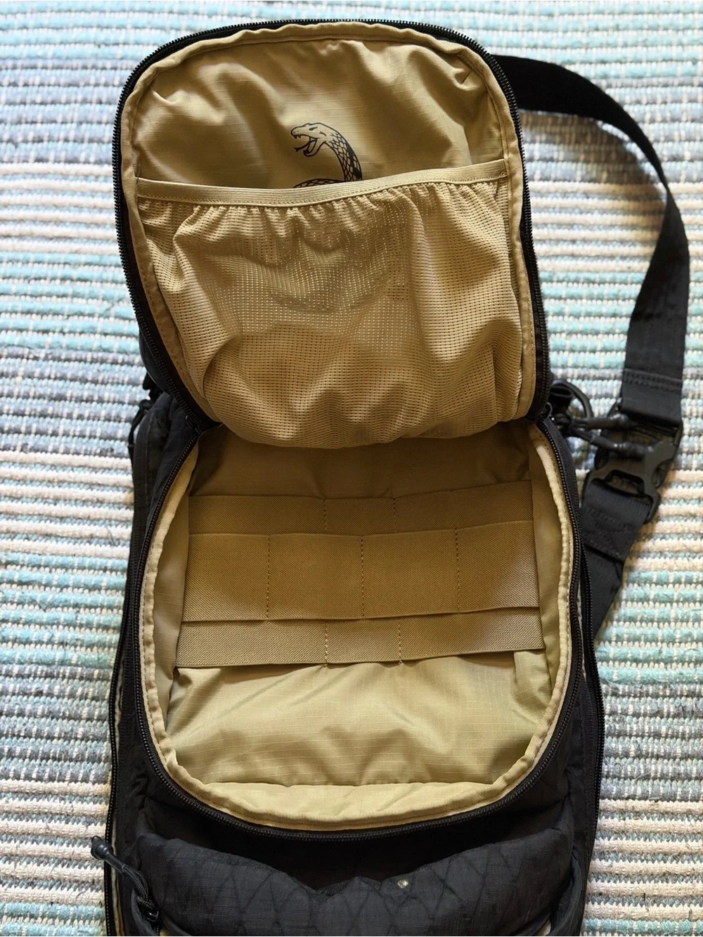 VIKTOS Upscale XL Slingbag Color Black - Picture 9 of 17